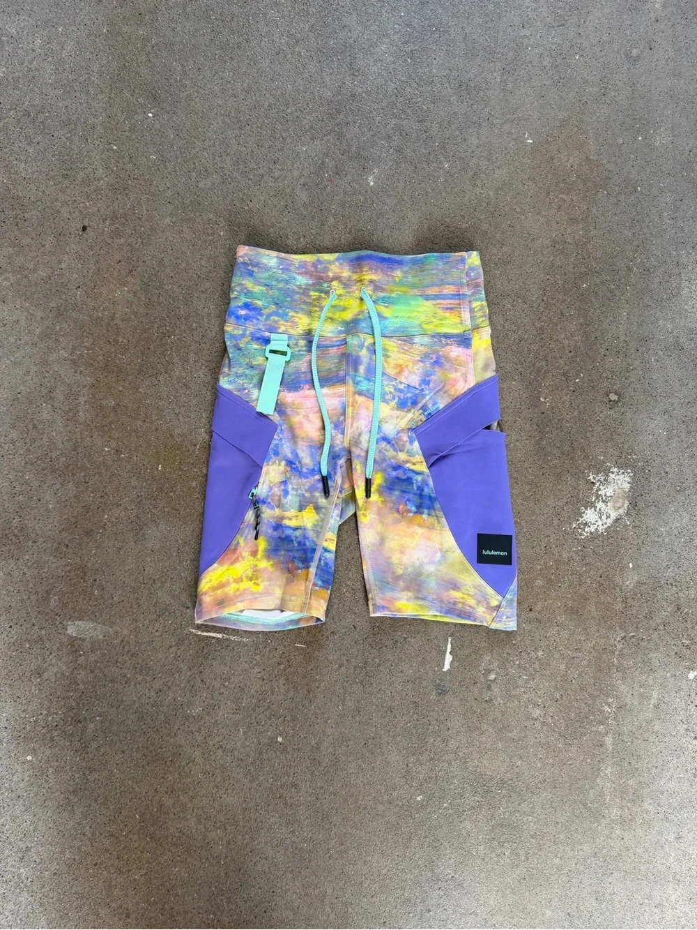Lululemon Cargo Super High Rise Hiking Short 8